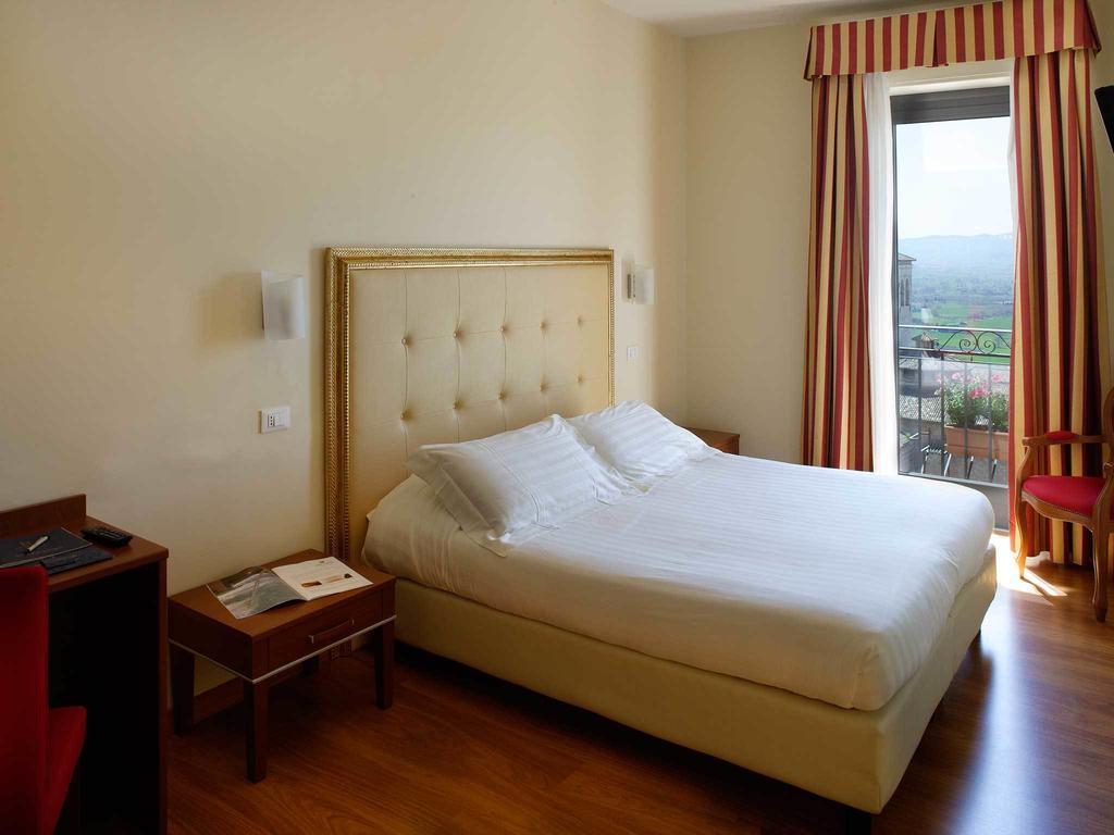 Giotto Hotel & Spa Assisi Ruang foto